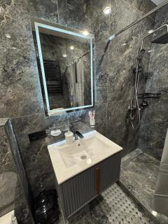 Modern New Apartment Metro at Your Door - 1