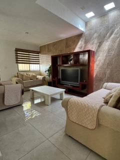 Bonita Casa Vacacional. Punto medio entre ciudad y playa - 1