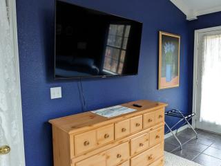 Goats 85inch TV, Pool Table, Private, Free 4th night - 3