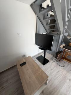 Studio toutes commodités avec mezzanine - 9