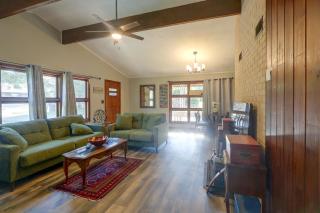 ‘Lulu’s House’ w/ Yard! 8 Mi to Dtwn Wichita - 5