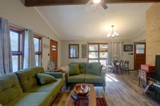 ‘Lulu’s House’ w/ Yard! 8 Mi to Dtwn Wichita - 4