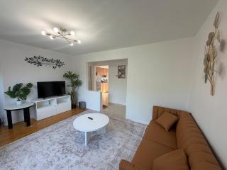 3 BDR apt near Concordia, 8 km to DT, Free Parking - 5