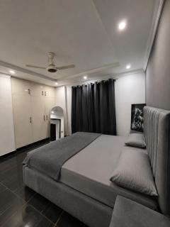 2 bed Luxury Apartment - 4