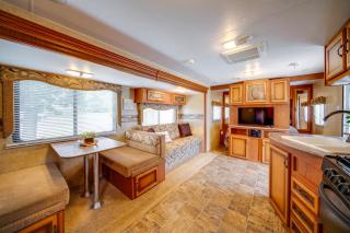 7 Mi to Lake! Glamping Experience in Hermitage - 9