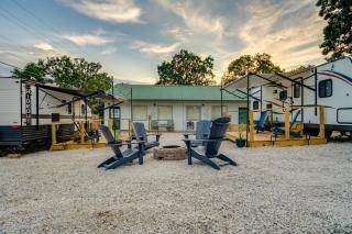 7 Mi to Lake! Glamping Experience in Hermitage - 7