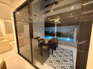 Premium Villa - Sea View - Swimming Pool and Jacuzzi in Sendou - 1