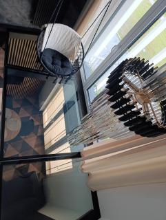 Dwupoziomowy apartament z przeszkloną antresolą FP22 - 1