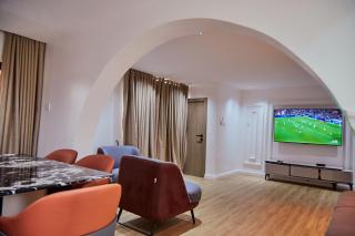 Modern 3BR house in abuja, Inverter 24h Power, Smart Tv, fast Wifi, Prime location - 1