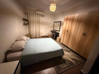 Hotel-style apartment 30 seconds from North 90th - 5