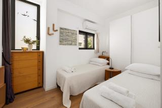 Large Classic Apartment in the Heart of Tel Aviv - 5