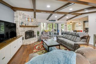 Lakefront Hot Springs Vacation Rental w/ Dock! - 8
