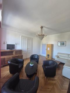 Family apartment with two bathrooms near to city - 3