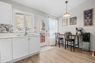 Family House SW Calgary Spruce Meadows SLEEP 10 - 6