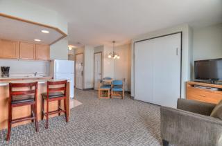 Beachfront Suite with Ocean View Full Kitchen Pool & Hot Tub Access - 2