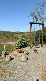 Casa rústica às margens do lago - 9