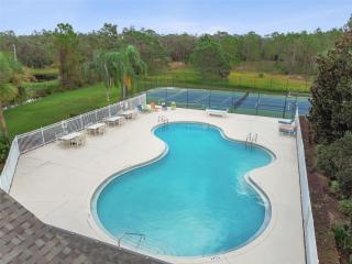 Screened pool villa w spa near Disney - 7