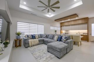 Modern McAllen Townhome: 4 Mi to Dtwn - 9