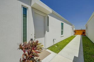 Modern McAllen Townhome: 4 Mi to Dtwn - 6