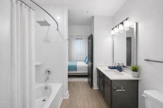Luxury 1Br Suite, Pool, Gym, Wi-Fi, Balcony - 6