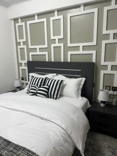 Luxe 1BR with Rooftop Bar & Restaurant padmore residence - 7