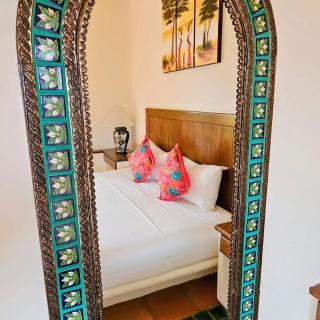 Las Palmas Oceanfront Villas and Casitas - 4