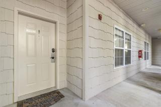 Central Branson Retreat Poolside 2-Bedroom Condo - 9