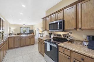 Central Branson Retreat Poolside 2-Bedroom Condo - 2