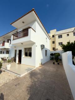 The Luma - Modern 3BR Villa - Walking to Beach - 8
