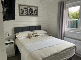 Cosy Cabin - 2