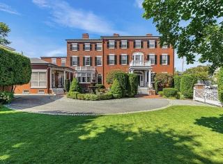 Salem Historic Mansion 1BR Downtown Apartment - 8