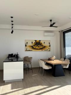 Stunning Oceanview 2B Waterfront Apartement - 2