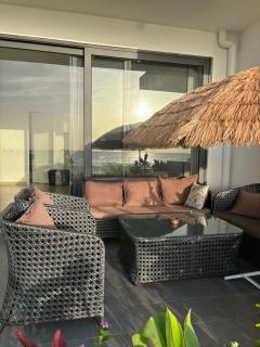Stunning Oceanview 2B Waterfront Apartement - 5