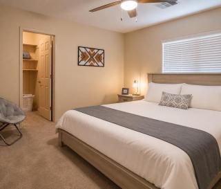 Spotless luxury 5 Bed 3 Bath home with private HEATED saltwater pool & spa, Level 2 EV station 3 King & 3 Queen - 6