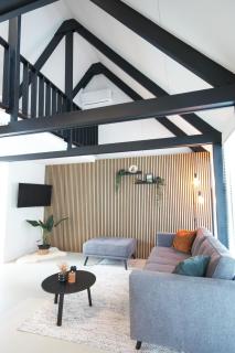 Luxe Heuvellodge Robin 76 - fietsenberging - airco - opgemaakte bedden - parkeerplaats - 0