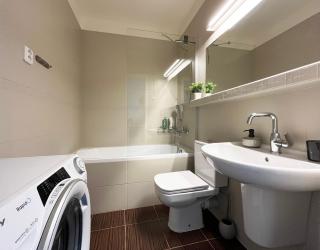 Air-Conditioned Studio, Close to City Centre & Tram Stop - 7
