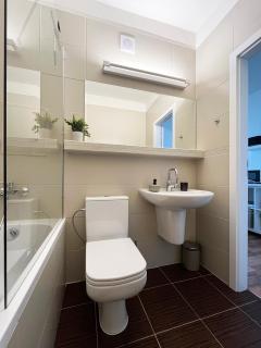 Air-Conditioned Studio, Close to City Centre & Tram Stop - 5