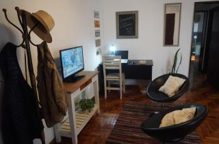 Cozy downtown apartment with a traveler's style - 2