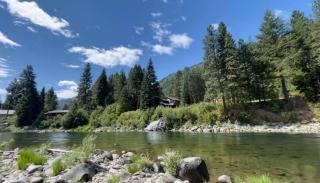Snowgrass Lodge - River, Mountain Views & Hot tub - 6