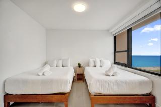 Stylish 2BR Condo with Balcony Views 1409 - 9