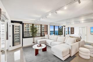 Stylish 2BR Condo with Balcony Views 1409 - 2