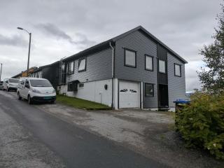 Aurora Fjord View Escape Narvik garden sleeps 10 - 9