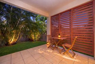 South Townsville Apartment, Walk to Cafes & Dining - 8