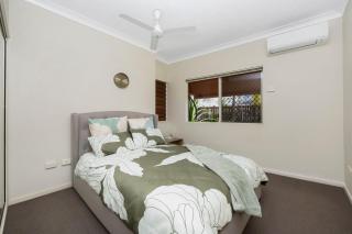 South Townsville Apartment, Walk to Cafes & Dining - 5