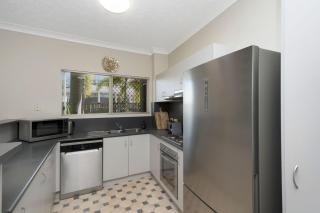 South Townsville Apartment, Walk to Cafes & Dining - 1