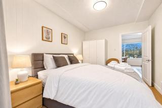 Modern 5Bdrm House, Near Airport Skytrain and Shops - 1