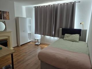 private room with ensuite to yourself 15 minutes to Durham uni - 7