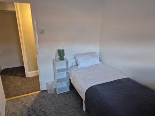 private room with ensuite to yourself 15 minutes to Durham uni - 4