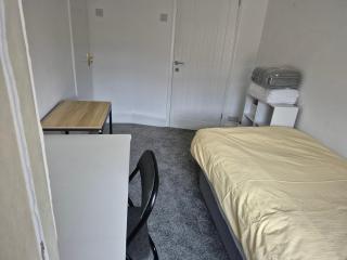 private room with lock and showerroom to your own 15 minutes to Durham centre and Uni - 3