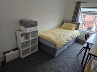 private room with lock and showerroom to your own 15 minutes to Durham centre and Uni - 1